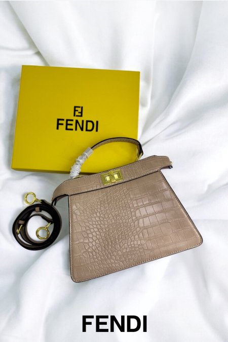 شنطة - Fendi Peekaboo / شامل علبة  - بيج / جلد تمساح